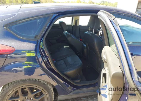 2016 Ford Focus Se z USA, uszkodzony, nr VIN 1FADP3K22GL228741